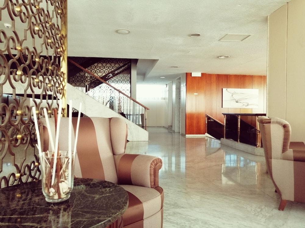 Mir Octavio Hotel